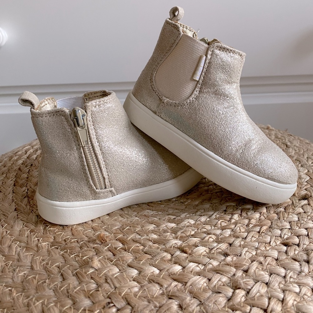 CARTERS Chelsea Boot Sneaker